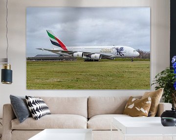 Emirates Airbus A380 met special livery. van Jaap van den Berg