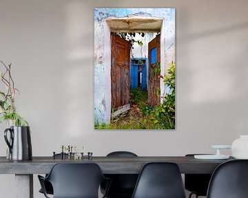 blaue Tür in durchsichtiger Ausführung von Jeannet Zwols  Fotografie