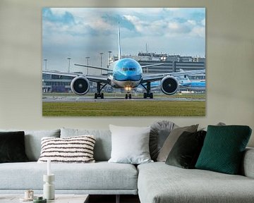 KLM Boeing 777-300 (PH-BVP) rijdt Aalsmeerbaan op. van Jaap van den Berg