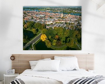 Vue aérienne de la ville de Kampen par une belle journée d'automne sur Sjoerd van der Wal Photographie