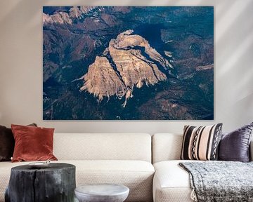 Bergmassiv in Südtirol aus der Luft von Leo Schindzielorz