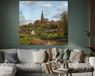 De Sint-Martinuskerk in Vijlen in herfstkleuren