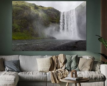 Skogafoss waterval in IJsland van Linda Schouw