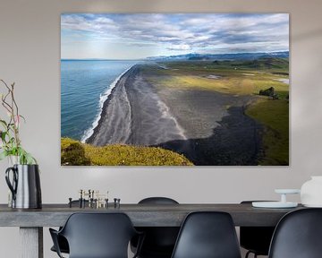 Der schwarze Strand von Vík in Island von Linda Schouw