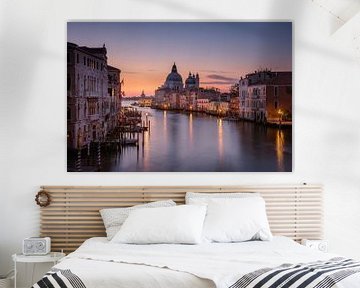 Venetië at Sunrise - Italië van Niels Dam
