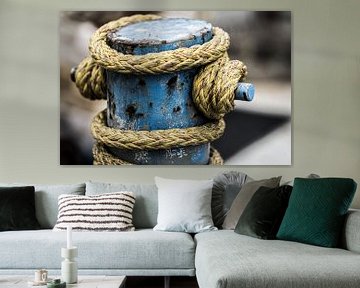 Ship's rope around a mooring post