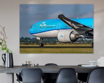 KLM Boeing 777-300 vertrekt vanaf de Polderbaan.