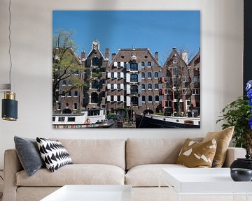 Grachtenhaus mit Fensterläden an der Brouwersgracht in Amsterdam von Marieke van de Velde