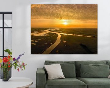 Coucher de soleil printanier sur la voie navigable Reevediep dans l'IJsseldelta sur Sjoerd van der Wal Photographie