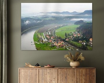 Uitzicht vanaf de Bastei op het kuuroord Rathen/Oberrathen van Holger Spieker