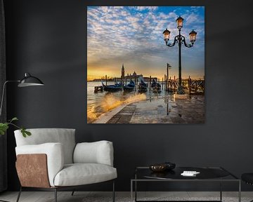 Sonnenaufgang am Canal Grande in Venedig, Italien von Michael Abid