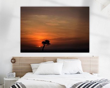 Coucher de soleil avec arbre dans le Masai Mara sur Simone Janssen