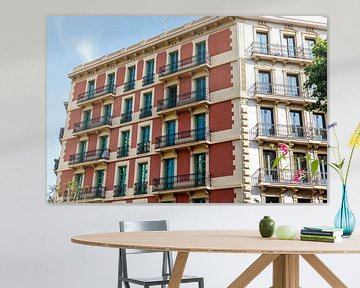 Zicht op de karakteristieke oude appartements gebouwen in el Eixample, Barcelona, Spanje van WorldWidePhotoWeb