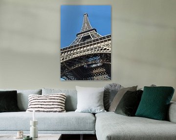 Kikkerperspectief van de Eiffeltoren van Rene du Chatenier
