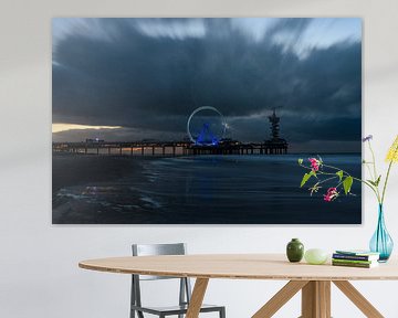 Abendfotografie: Der beleuchtete Pier von Scheveningen. von Jaap van den Berg