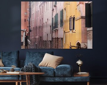 Reisfotografie: Pastelkleurige huizen in Venetië.