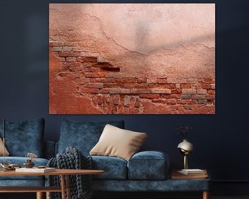 Abstracte fotografie: zalmroze muur met veel textuur