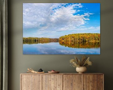 Blick über den See Schmaler Luzin auf die herbstliche Feldberge von Rico Ködder