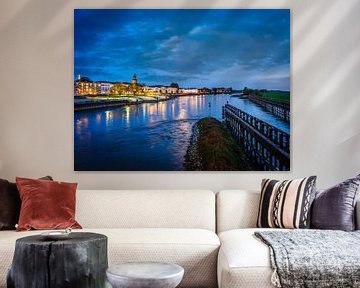 Le pont de l'IJssel à Zutphen à l'heure bleue sur Bart Ros