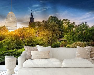 De Walburgiskerk in Zutphen: Een Prachtig Zomerse Bezienswaardigheid