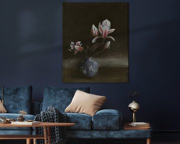 Stilleven met Magnolia bloesems, Magnolia blumen van Helga Pohlen - ThingArt