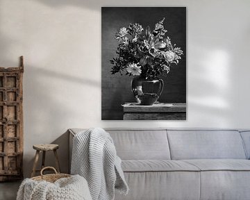 Empty vase with flowers I Modern by Martijn Hoogendoorn