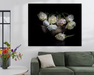 traurige weiße Pfingstrosen-Tulpen von Simone Karis
