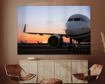 Privejet Airbus A319 tijdens zonsondergang van Maxwell Pels