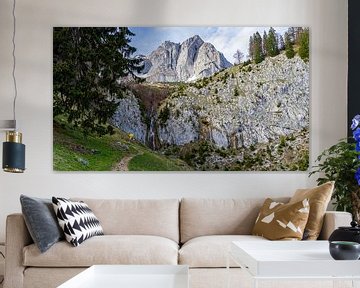 Wasserfall und Bergblick am Wilden Kaiser in Österreich