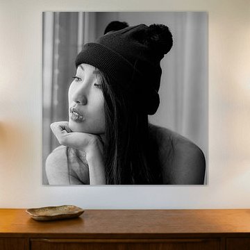 Portrait of Minh-Ly with hat in B&W