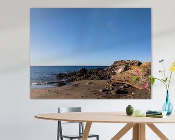 Das verlassene Boot an einem Strand in Abades auf der Insel Teneriffa von Iwan Appels