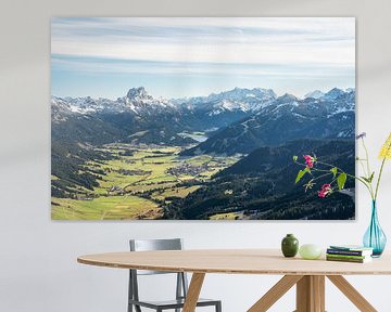 Blick auf die Tannheimer Berge und die Zugspitze von Leo Schindzielorz