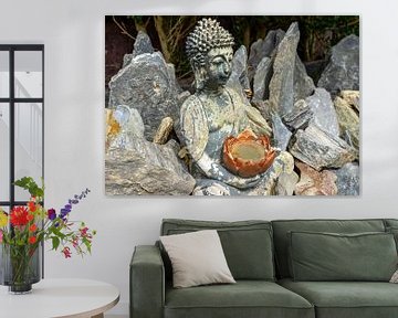 Buddha in einer Felslandschaft von Animaflora PicsStock