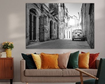 Ein alter Fiat 500 in Syrakus, Sizilien, Italien. von Ron van der Stappen