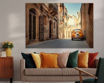 Vieille Fiat 500 jaune à Syracuse, Sicile, Italie. sur Ron van der Stappen