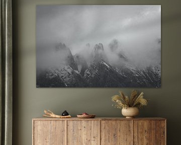 Montagnes dans la brume