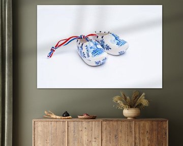 Niederländische Delfter Blau dekorative Porzellan Clogs von Andrea Diepeveen