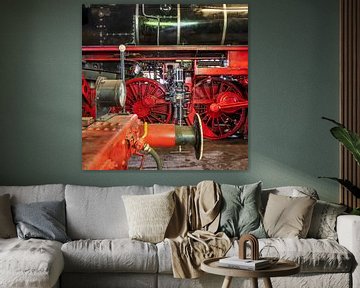 Dampflokomotive mit roten Rädern im Betriebshof von Pixel Meeting Point