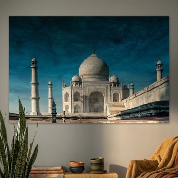 Surrealistische Darstellung einer Spiegelung des Taj Mahal im Wasser, Agra, Indien. Wout Kok  von Wout Kok