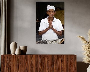 portret hindoestaanse balinese man van Leonie.photographer