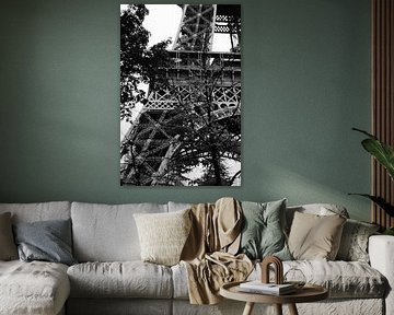 Paris - Eiffel Tower through the trees - Black and white by Eline Willekens