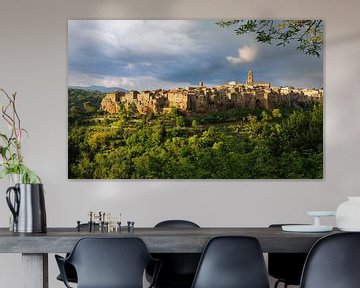 Pitigliano in het gouden uur, Italië van Adelheid Smitt