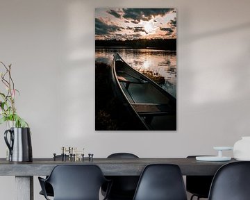 Zonsondergang tijdens een kanotocht op een Zweeds spiegel meer van Bart cocquart