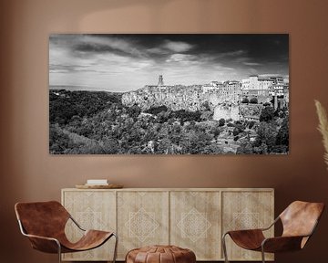 Panorama von Pitigliano in Schwarz und Weiß