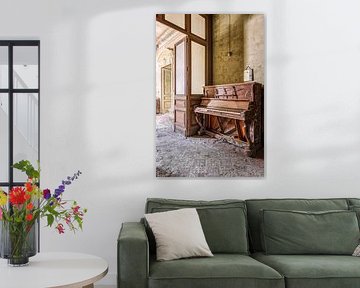 Vergeten piano's in een verlaten Frans kasteel