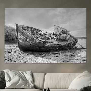 HDR urbex Cimetiere a bateaux Schiffsfriedhof in Quelmer in der Bretagne von W J Kok