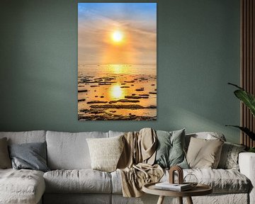 Sonnenuntergang über dem Wattenmeer bei PaesensModdergat in Friesland von Harrie Muis