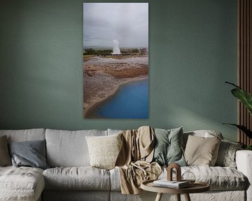 Strokkur geiser in het Geysir gebied, IJsland von Carolien Geurtsen