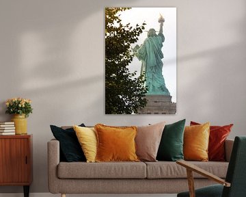 the downside of the statue of liberty by Studio Stiep