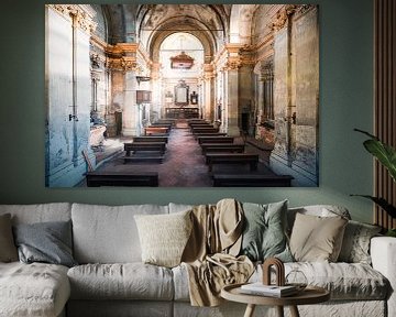 Église italienne abandonnée. sur Roman Robroek - Photos de bâtiments abandonnés